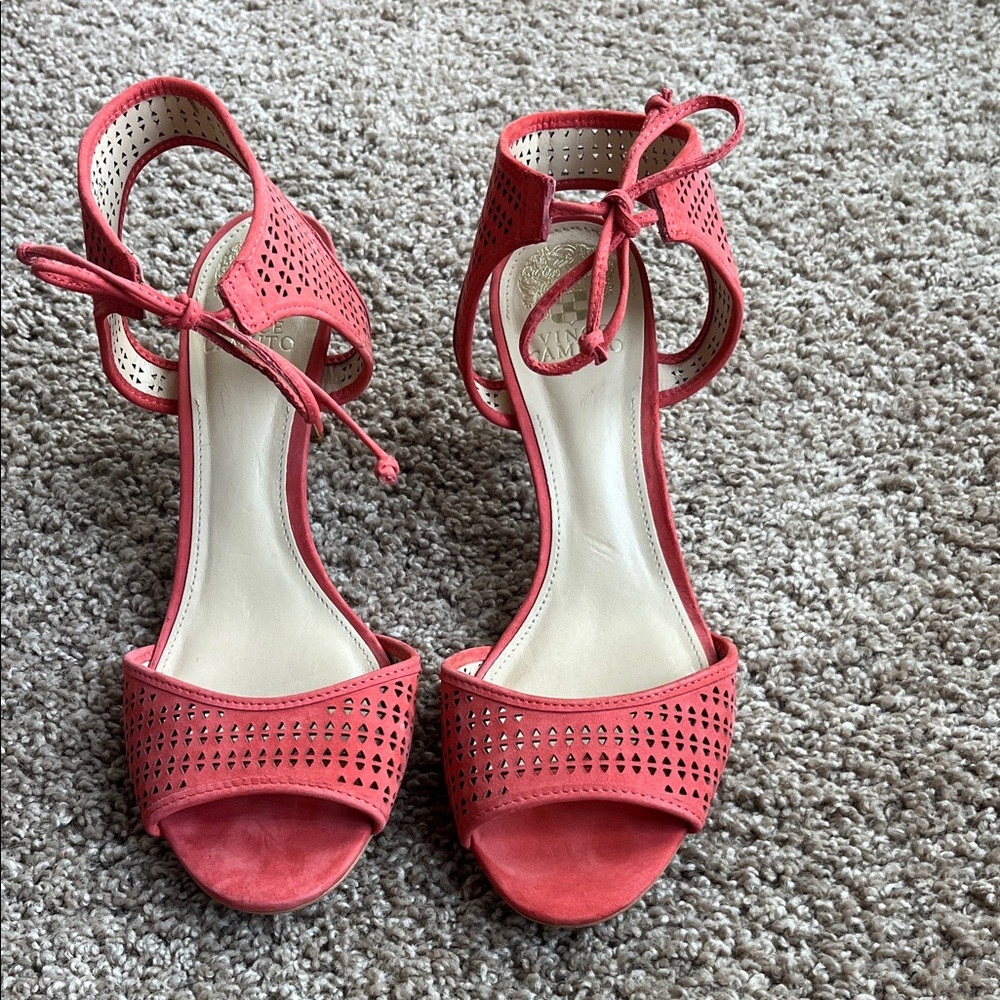 Vince Camuto Coral Perforated Heels Size 9.5 - Picture 3 of 8